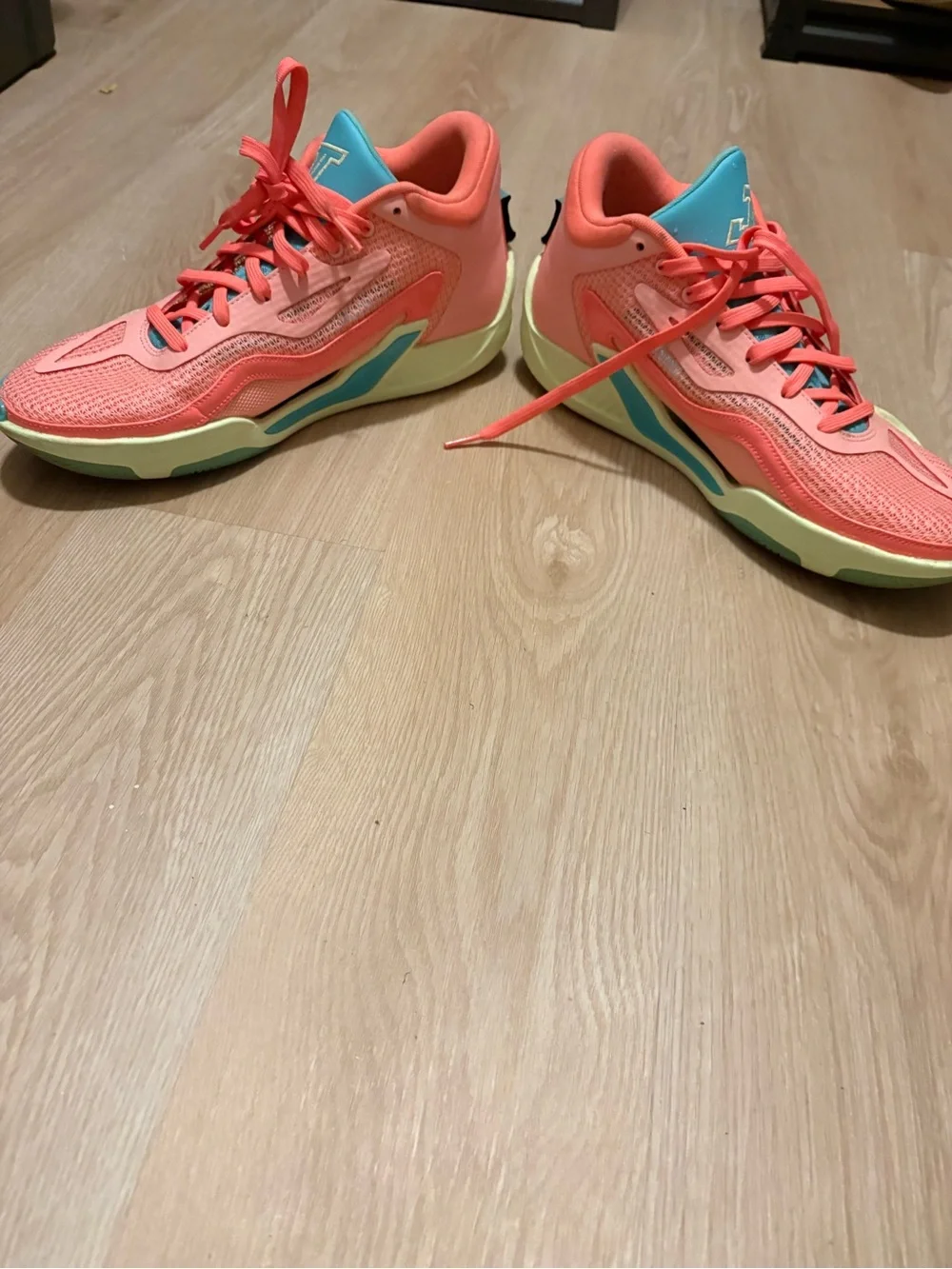 Jordan Men's Pink Mint Lemon Lace-Up 👟